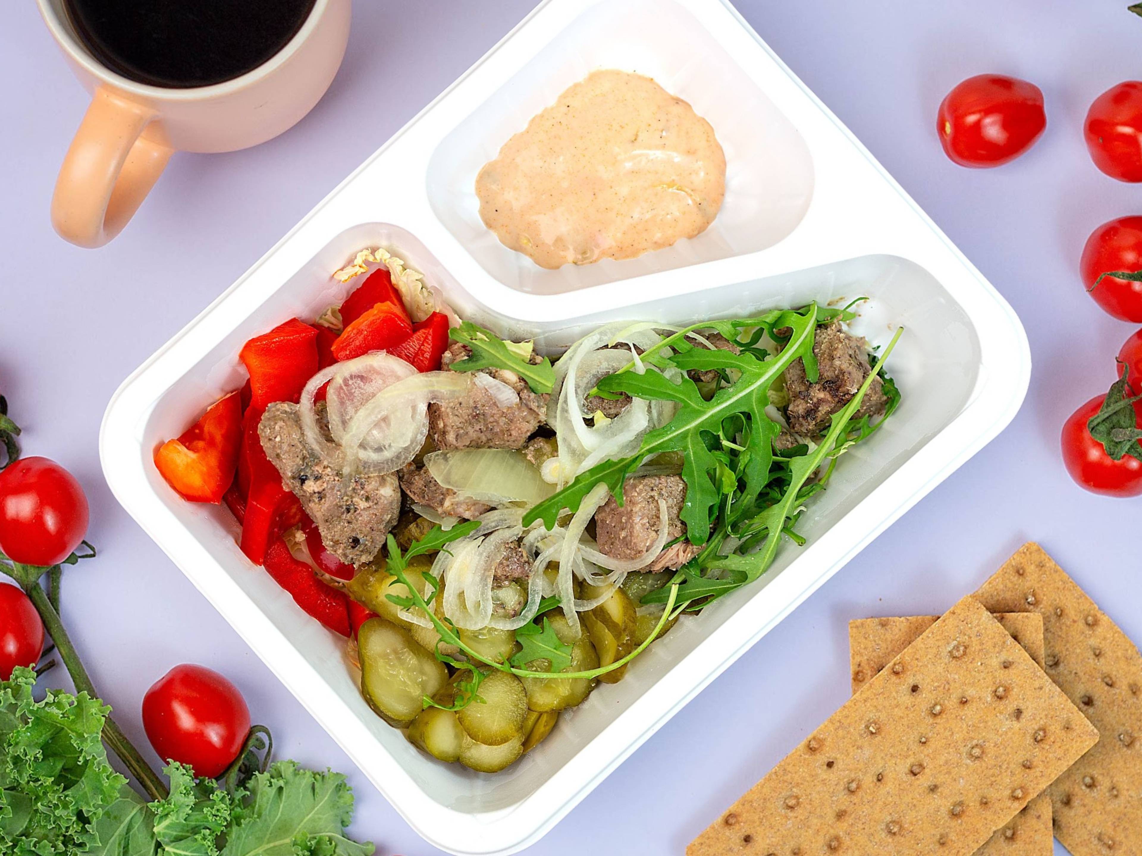Sałatka gyros z pieczoną karkówką