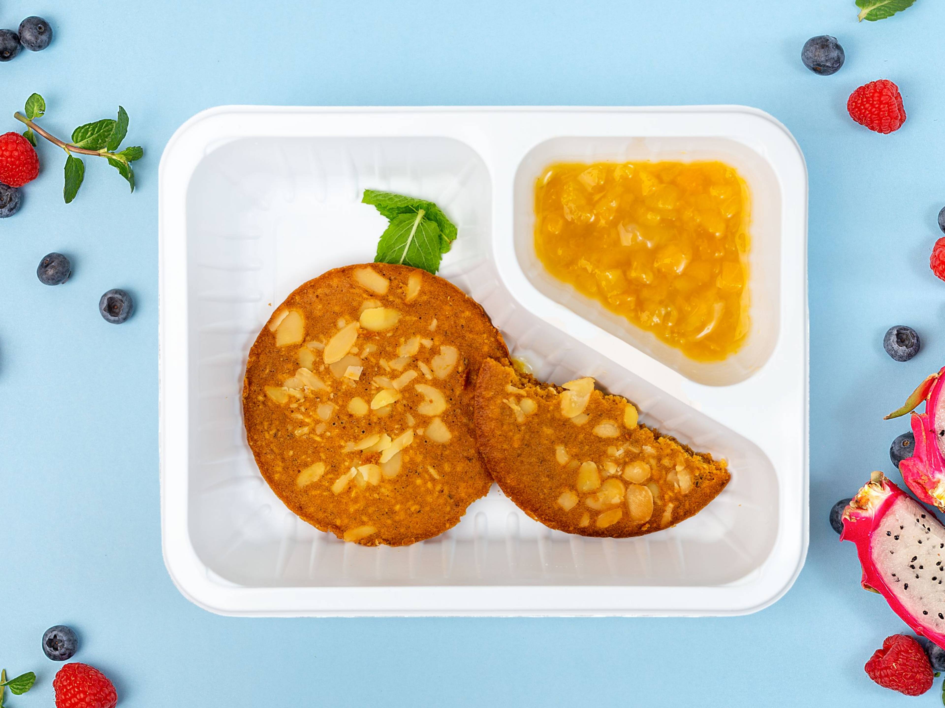 Pancakes migdałowo - kokosowe z frużeliną morelową z nutą pigwy