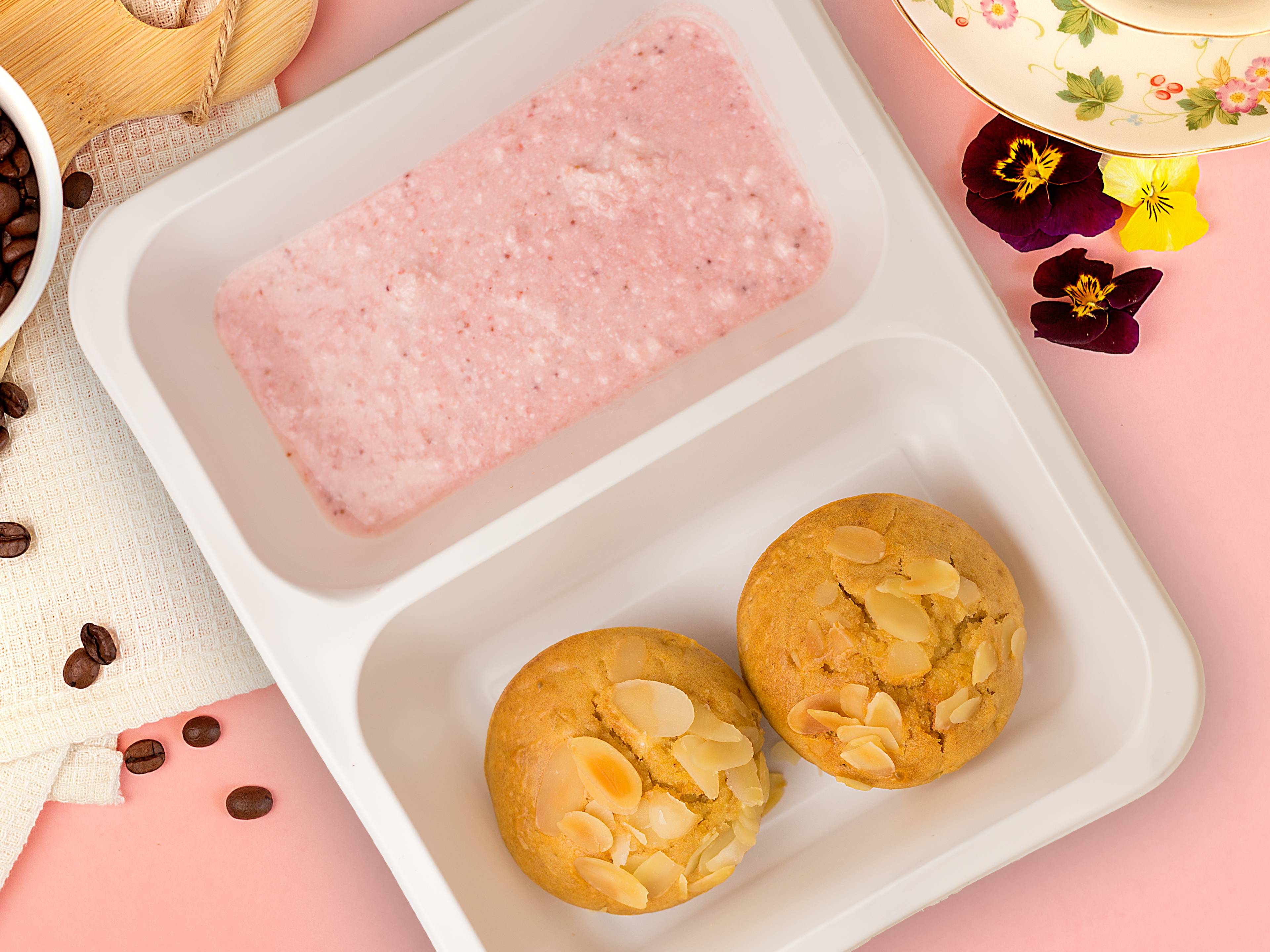 Pełoziarniste muffinki z truskawkowym serkiem