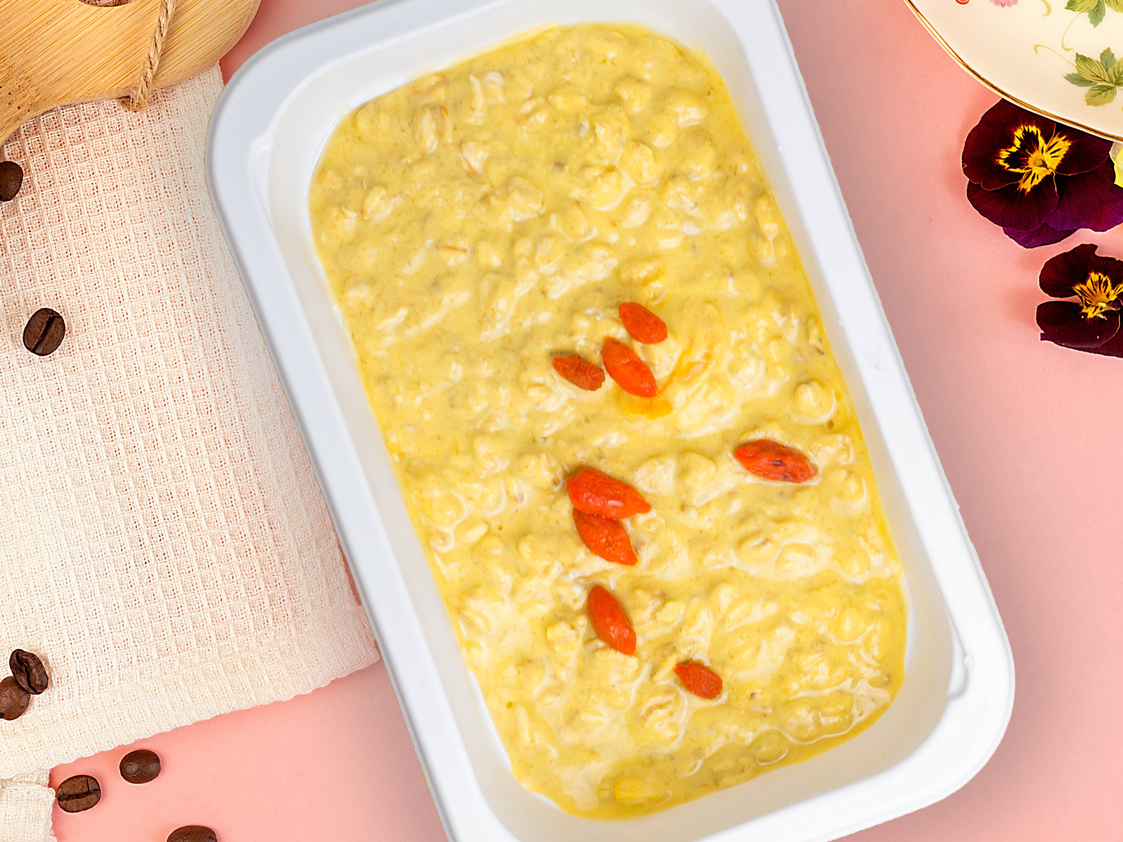 Owsianka tropikalna z bananem i mango