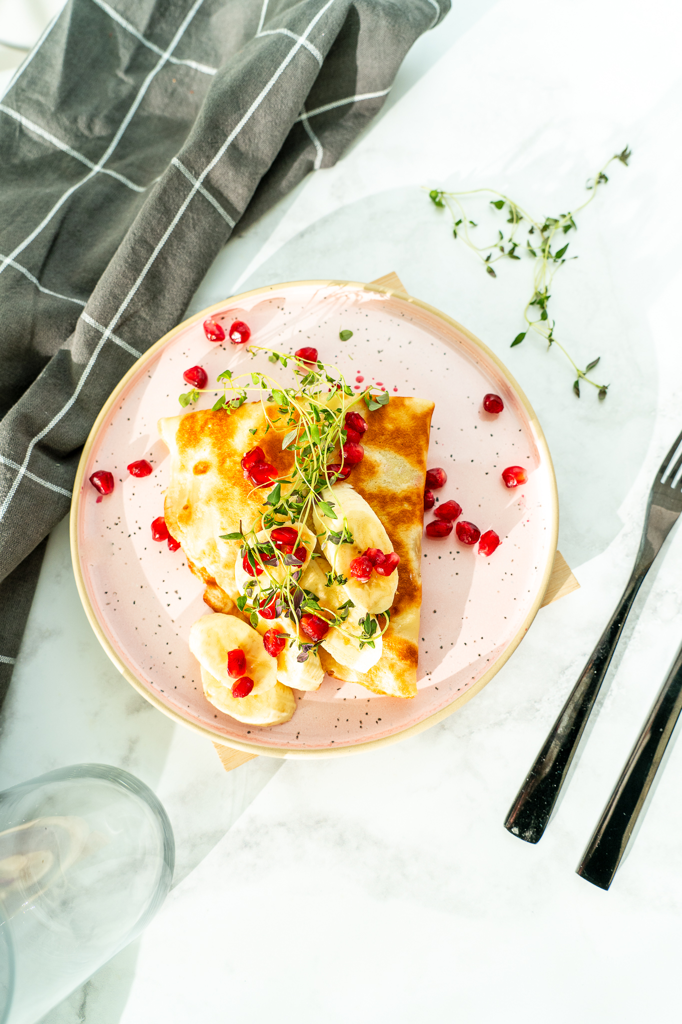 Naleśniki banoffee z ricottą i karelem z daktyli