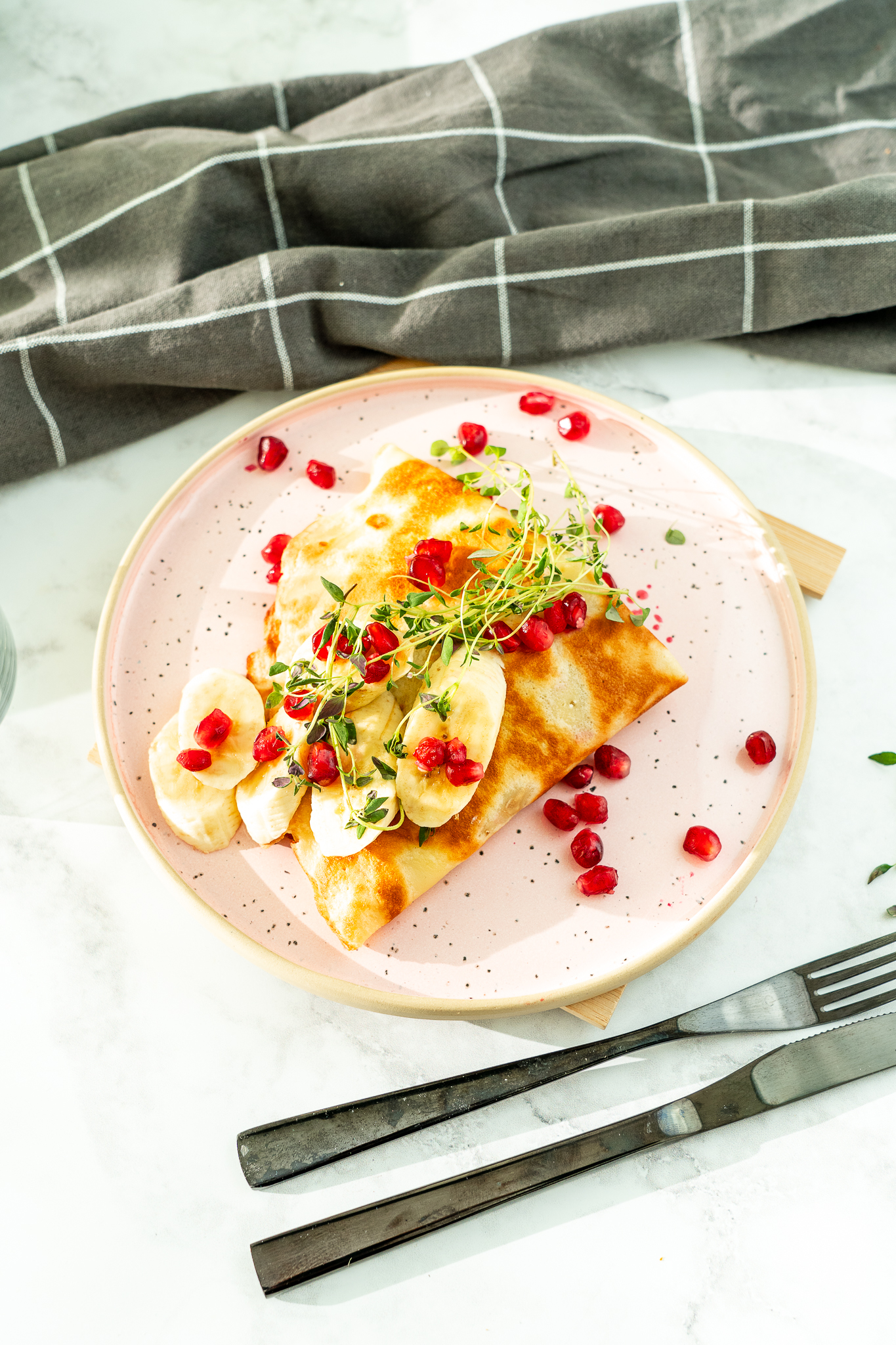 Bezglutenowe naleśniki z nadzieniem bananoffi 