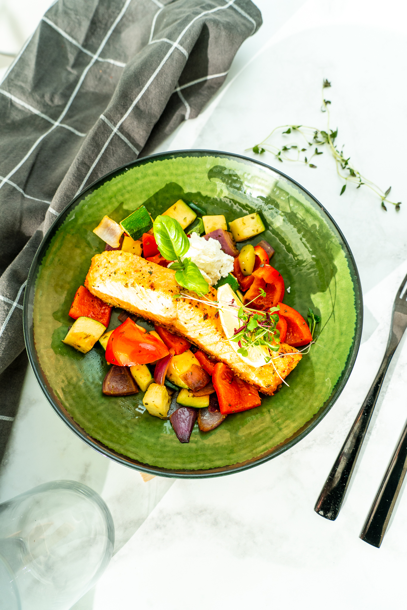 Grillowany łosoś z warzywami i ricottą