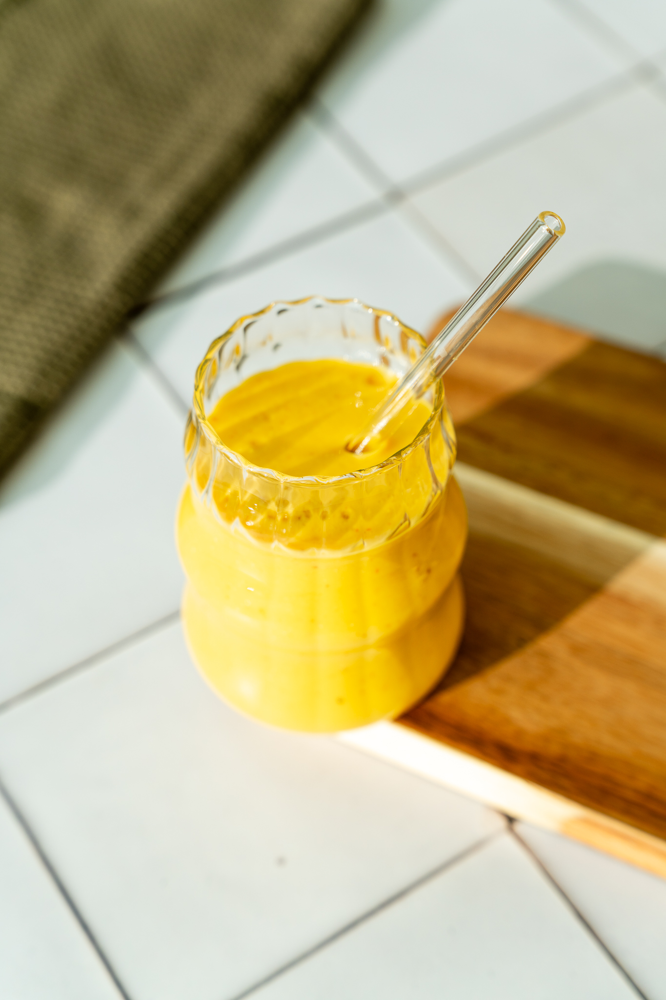 Smoothie z pomarańcza - banan - mango z migdałami i imbirem