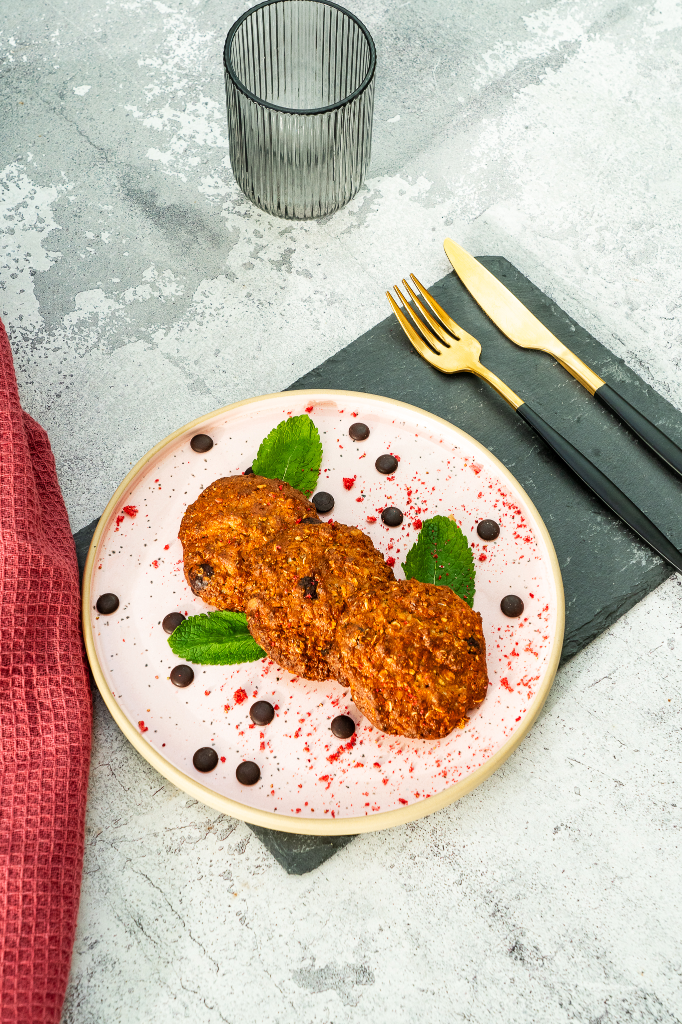 Mięciutkie ciasteczka z migałów i płatków owsianych z czekoladowymi groszkami