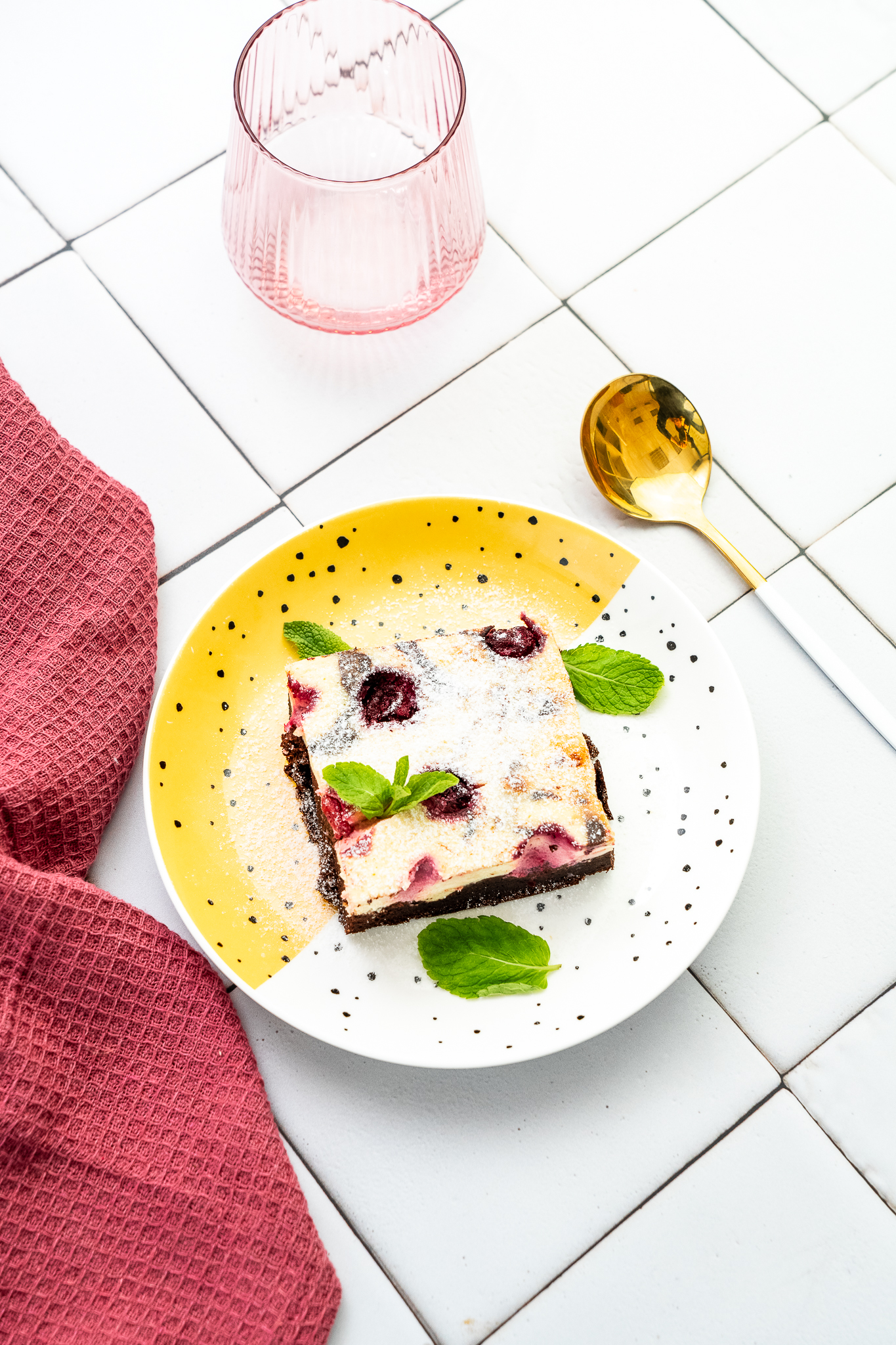 Sernikobrownie FIT z wiśniami