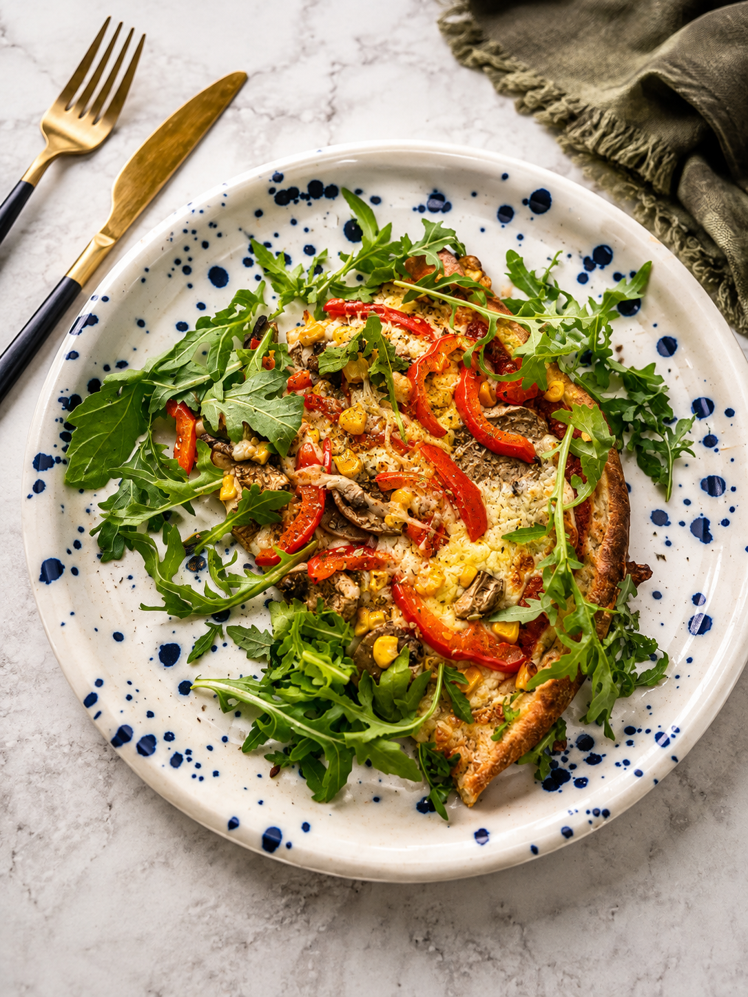 Wege pizza twarogowa z pieczarkami, papryką i kukurydzą