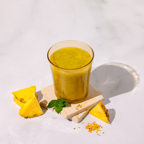 Koktajl z ananasem, kurkumą i siemieniem lnianym
