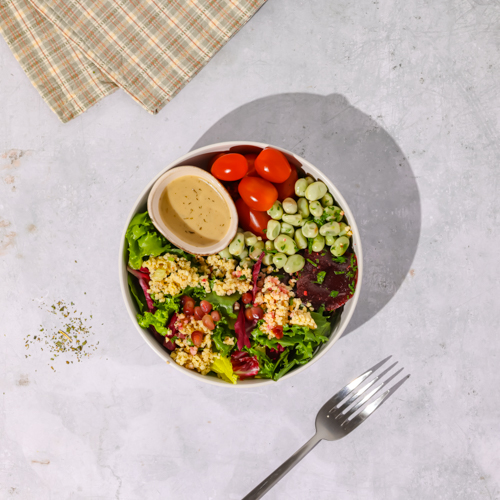 Bowl z pieczonym burakiem, kaszą jaglaną i bobem