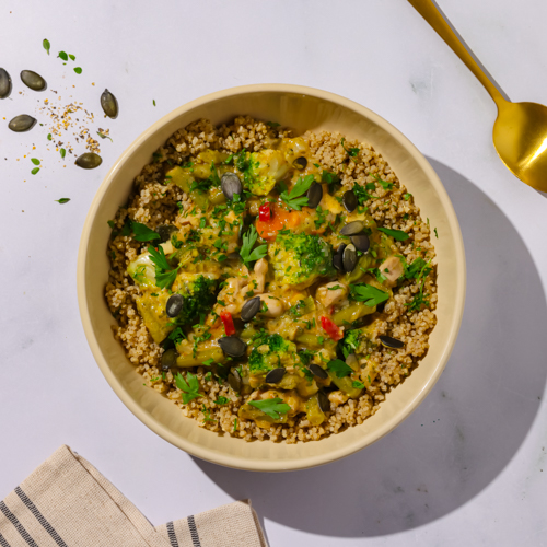 Potrawka z indykiem, szparagami i kolorową komosą ryżową