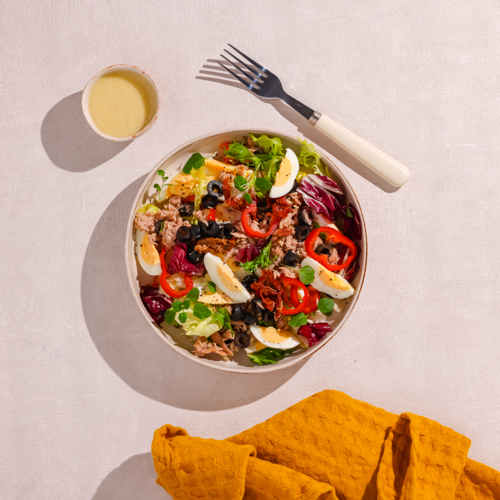 Sałatka nicejska z tuńczykiem i jajkiem 