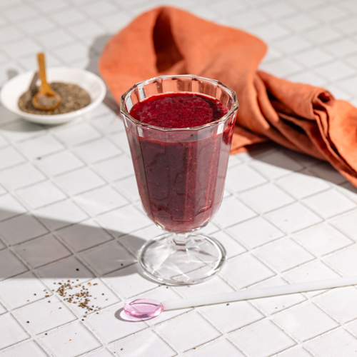 Koktajl z czarnej porzeczki z nasionami chia