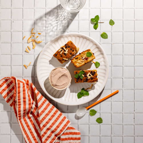 Ciasto bakaliowe z gruszką i twarożkiem kawowym