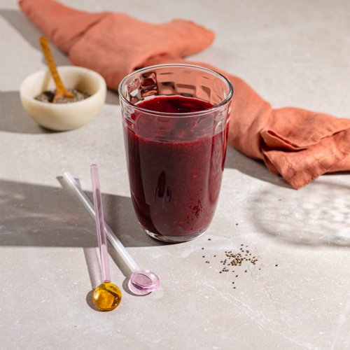 Koktajl grejpfrutowy z aronią i nasionami chia (może zawierać pestkę)