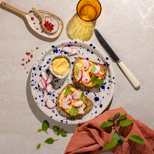 Pasta z pieczonymi warzywami, białą rzodkwią i chlebem razowym