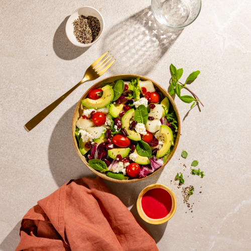 Sałatka z melonem, awokado, serem capri i winegretem