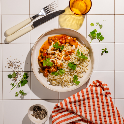 Warzywa po węgiersku z brązowym ryżem i mozzarellą