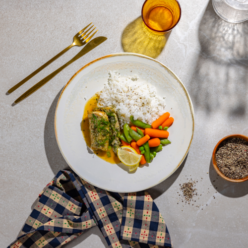 Dorsz w sosie koreańskim z ryżem i warzywami (może zawierać ości)