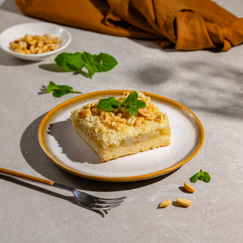 Szarlotka z orzechową kruszonką