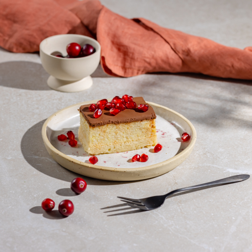 Wegański sernik z żurawiną