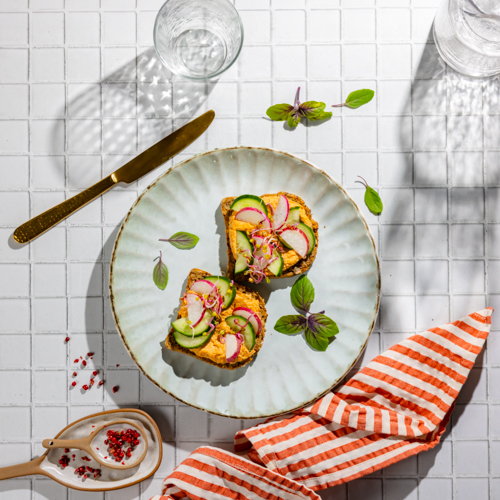 Pasta z pieczonego dorsza z suszonymi pomidorami z pieczywem owsianym