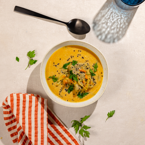 Zupa tom yum z dorszem (może zawierać ości)