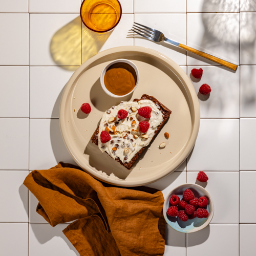 Bananowy deser straciatella na biszkopcie z solonym karmelem