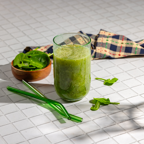 Koktajl ze szpinakiem i owocami 