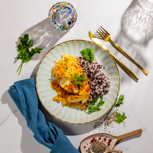 Kurczak w sosie mango-chilli z surówką i ryżem