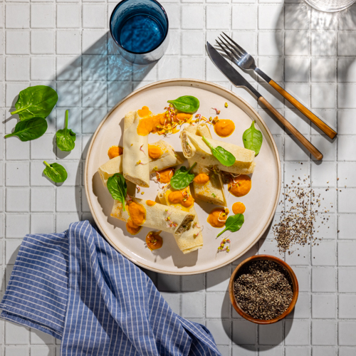 Naleśniki z mąką gryczaną i farszem z tuńczyka i jajka