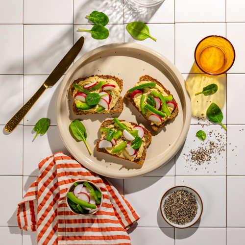 Pasta z bakłażanem i nerkowcami z chlebem bezglutenowym 