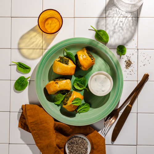 Paszteciki ze szpinakiem, pomidorami i fetą 