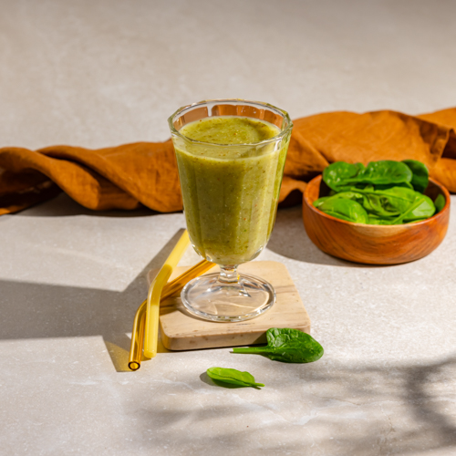 Aromatyczny sok z ananasem, ogórkiem i szpinakiem 