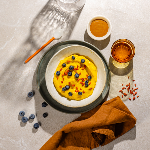 Budyń ryżowy z mango i słonym karmelem 