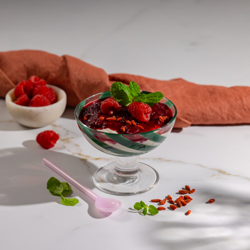 Deser chałwowy z wiśniami (może zawierać pestkę)