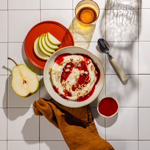 Kasza manna z musem truskawkowym