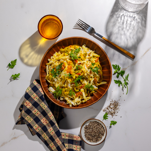 Makaron razowy z sosem serowo-paprykowym