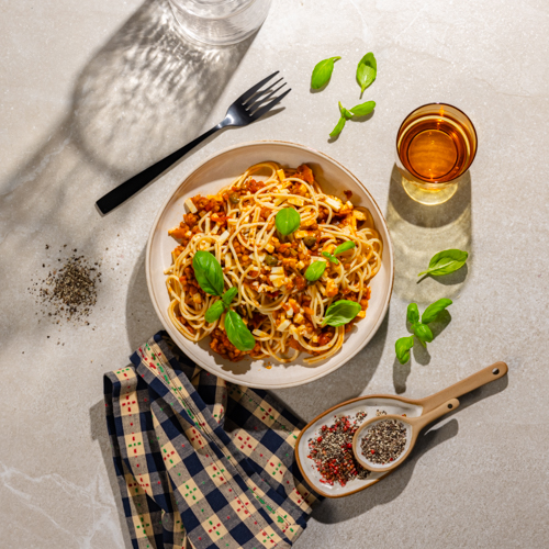Makaron spaghetti z wegetariańskim sosem a'la Bolognese