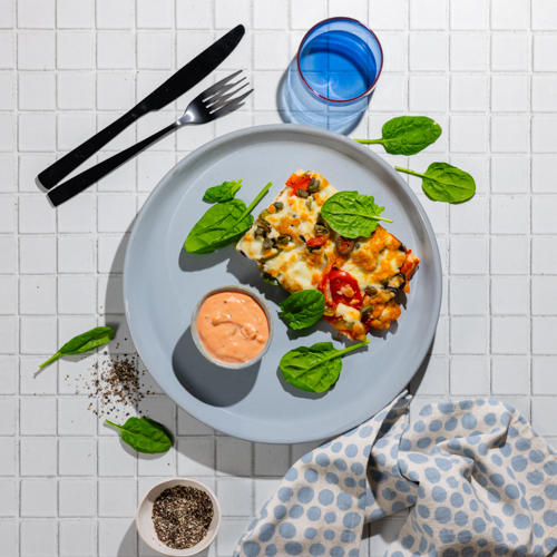 Pizza z papryką, kaparami i oliwkami