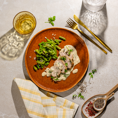 Polędwiczka wieprzowa w sosie cebulowym z fasolką szparagową 