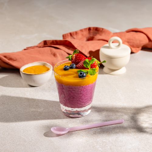 Porzeczkowa panna cotta ze śmietanką i musem morelowym z mango (może zawierać pestkę)