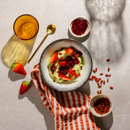 Pudding matcha z konfiturą wiśniową (może zawierać pestkę)