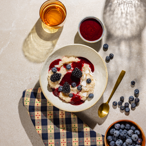 Ryżowy pudding z sosem borówkowym