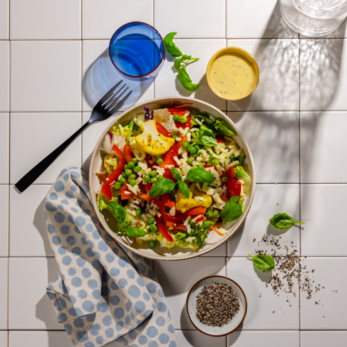 Sałatka z kalafiorem curry,  zielonym groszkiem i winegretem