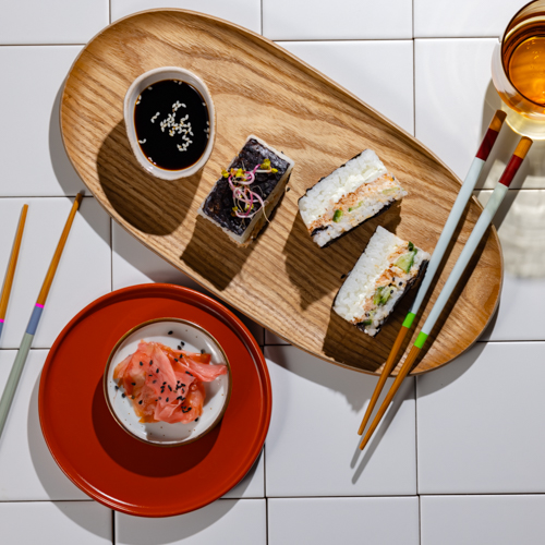 Sushi cake z łososiem wędzonym