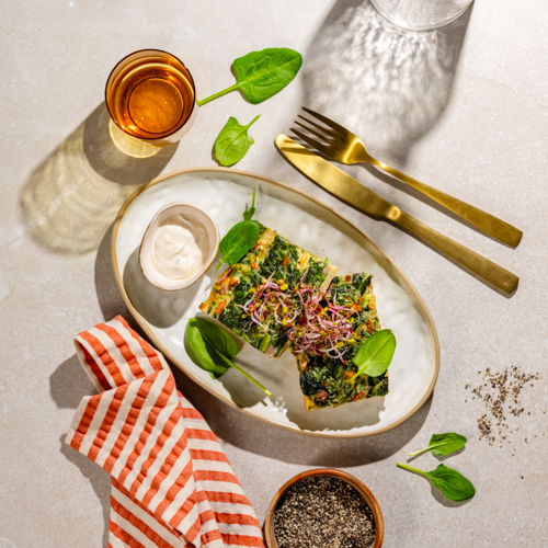 Tarta szpinakowa z sosem ziołowym