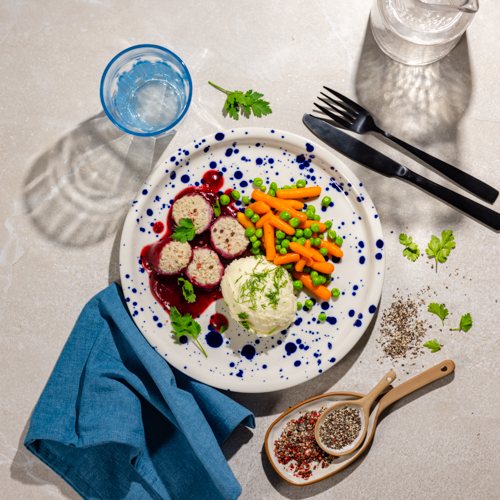 Klopsiki wieprzowe w sosie żurawinowym z puree ziemniaczanym, marchewką mini i groszkiem