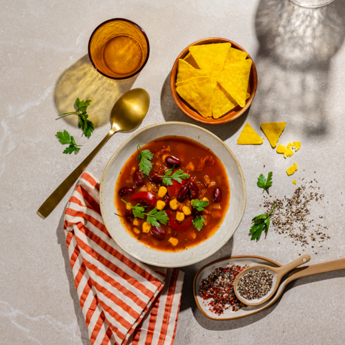 Meksykańska zupa enchilada z nachosami
