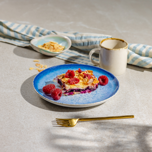 Tarta owsiana z konfiturą z czarnej porzeczki i białą czekoladą