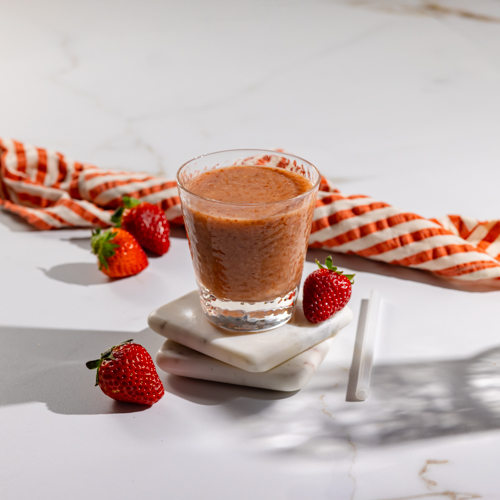 Koktajl z bananem, marchewką i truskawką 